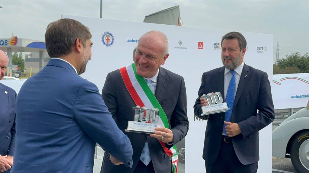 Il centenario dell'autolaghi