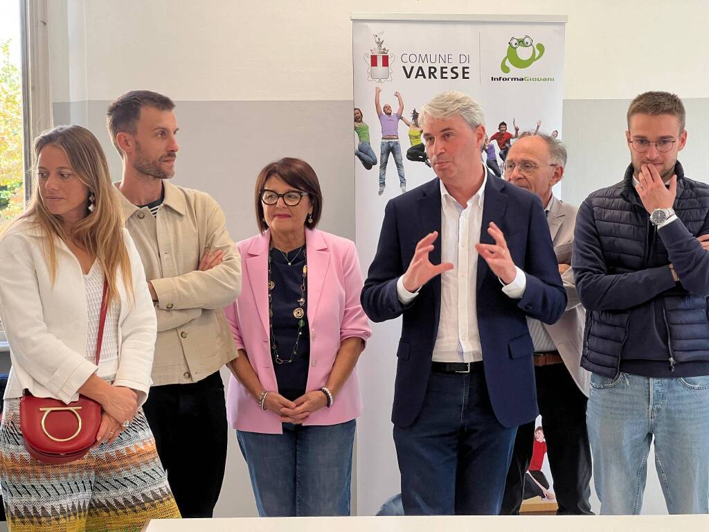 Inaugurazione spazio informagiovani varese 