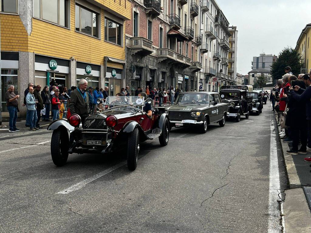 Varese - Moto e auto d'epoca per i 100 anni dell'Autolaghi: la passerella in centro