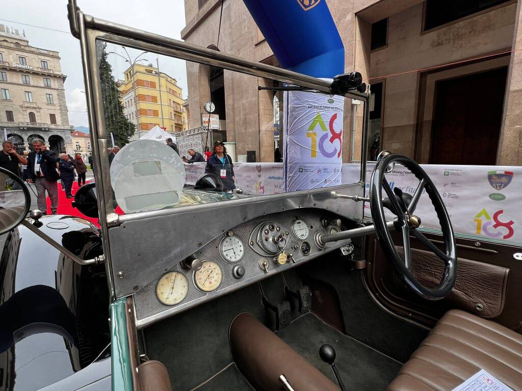 Varese - Moto e auto d'epoca per i 100 anni dell'Autolaghi: la passerella in centro