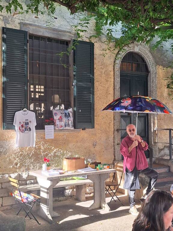 Visita guidata ai murales di Chicco Colombo a Cazzago Brabbia
