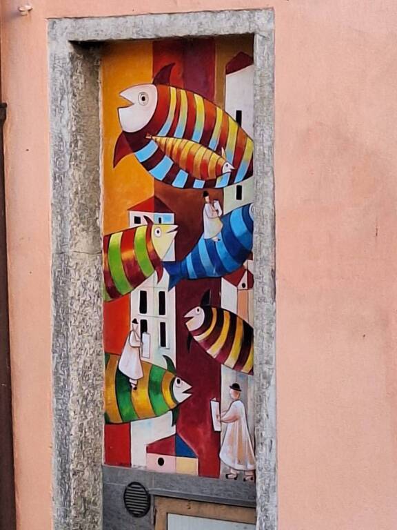 Visita guidata ai murales di Chicco Colombo a Cazzago Brabbia