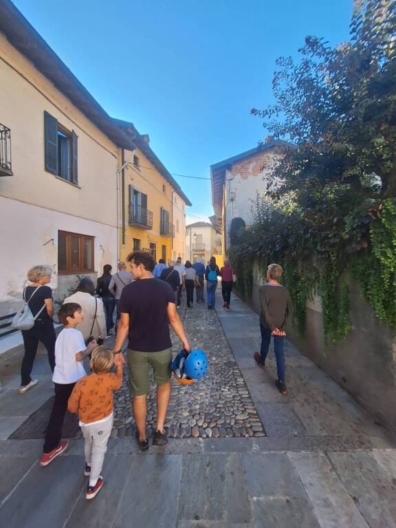 Visita guidata ai murales di Chicco Colombo a Cazzago Brabbia