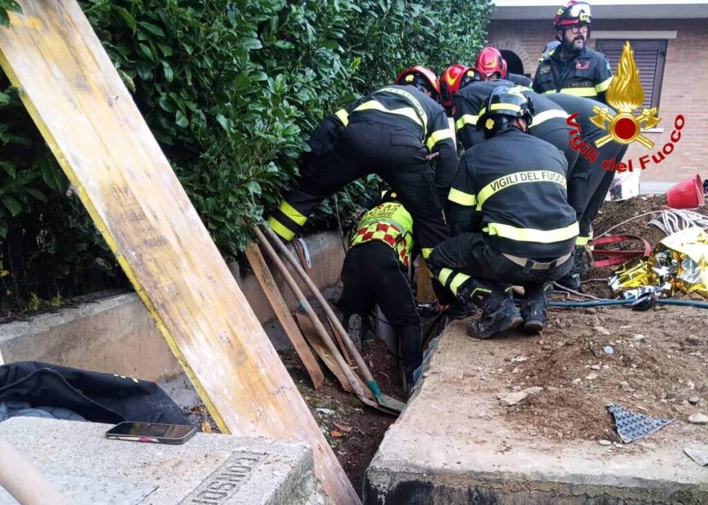 A Cinisello Balsamo un uomo muore dopo il cedimento di uno scavo