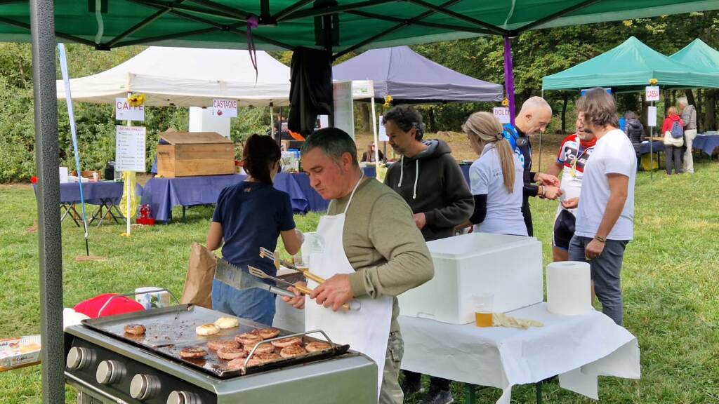 A Luvinate la castagnata degli Amici del Campo dei Fiori