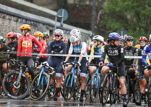 Tre Valli Women\'s Race 2024, la partenza da Busto Arsizio