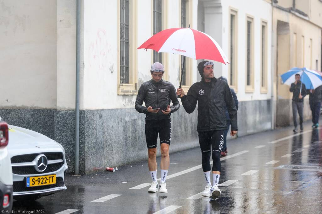 La 103a Tre Valli Varesine al via da Busto Arsizio