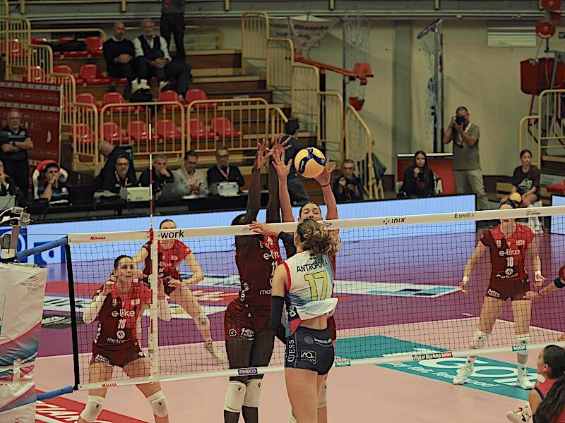 Splendida Uyba che si impone contro Scandicci