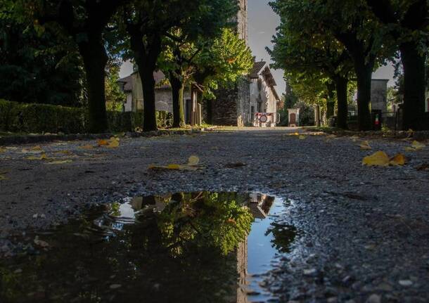 Giochi di riflessi alla chiesa di San Pietro a Gemonio