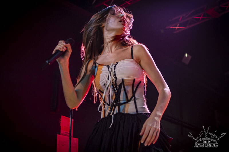 Clara Soccini in concerto al Mediolanum Forum di Milano 