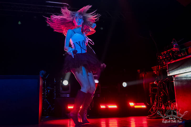 Clara Soccini in concerto al Mediolanum Forum di Milano 