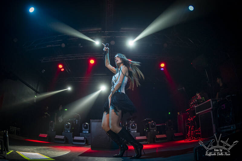 Clara Soccini in concerto al Mediolanum Forum di Milano 