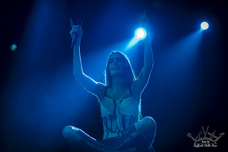 Clara Soccini in concerto al Mediolanum Forum di Milano 