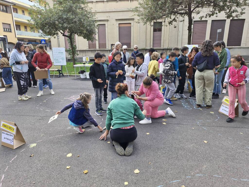 I bambini "colorano" la zona scolastica delle Carducci a Legnano