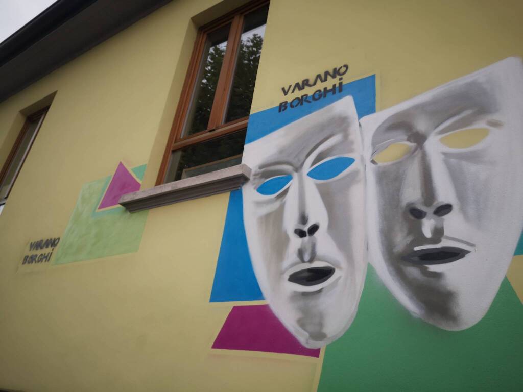 Il nuovo volto del teatro di Varano Borghi firmato da Mister Riga
