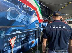 pullman azzurro polizia