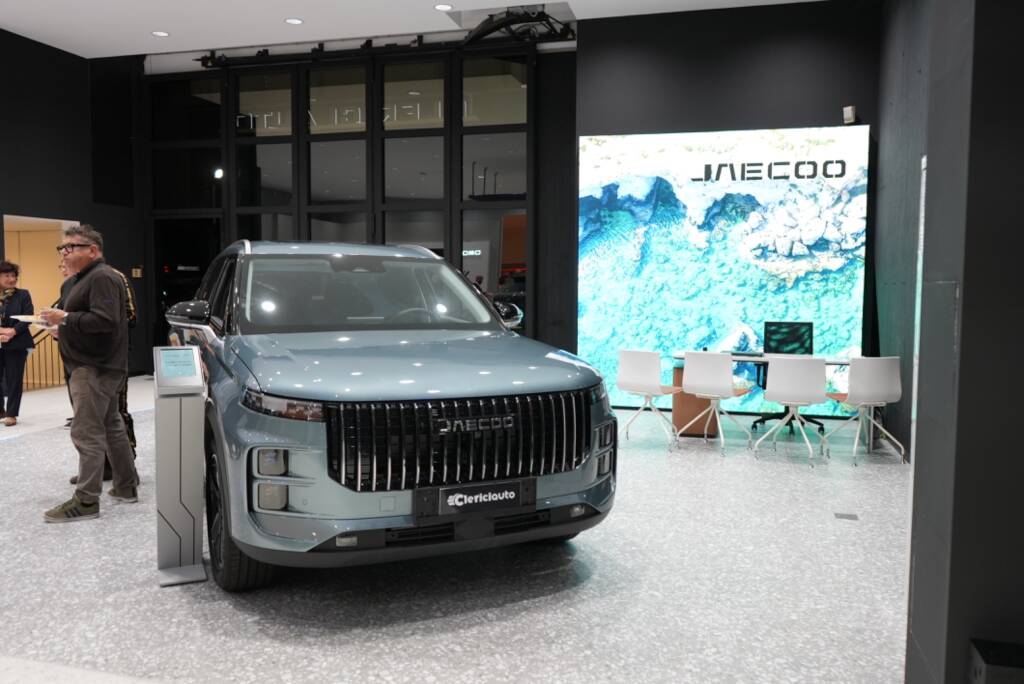 Tra robot e nuovi marchi Clerici Auto riapre a Varese