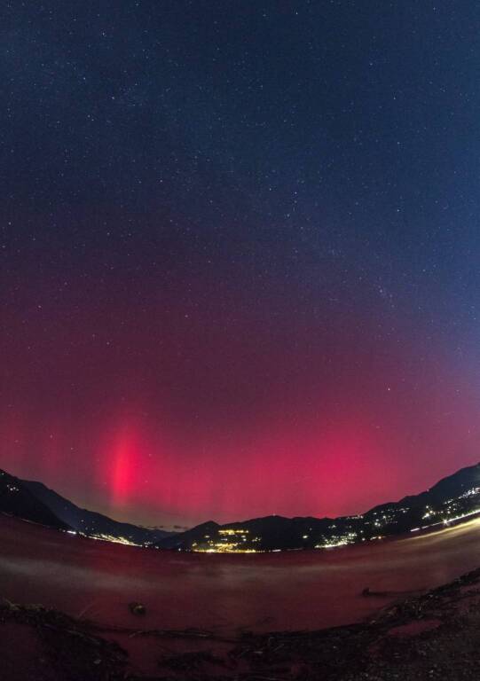 Valceresio - L'Aurora boreale - foto di Alessandro Merga e Maurizio Bosetti