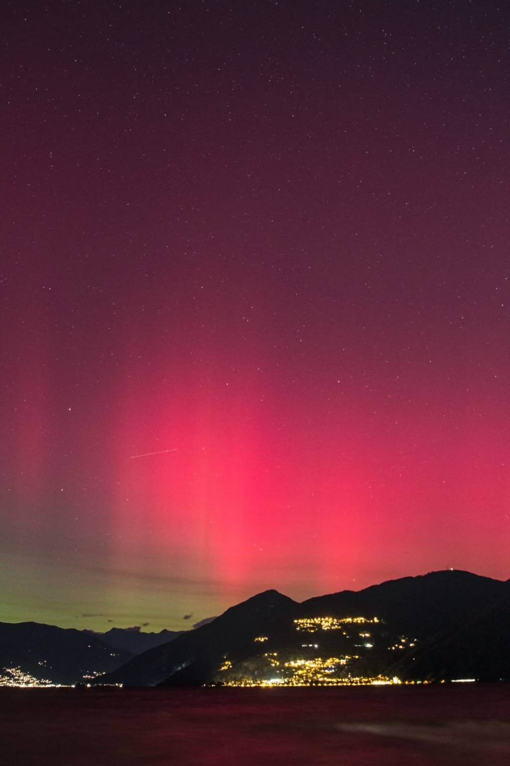 Valceresio - L'Aurora boreale - foto di Alessandro Merga e Maurizio Bosetti