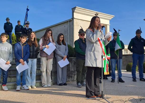 Studenti e autorità alla commemorazione dei caduti di Morazzone
