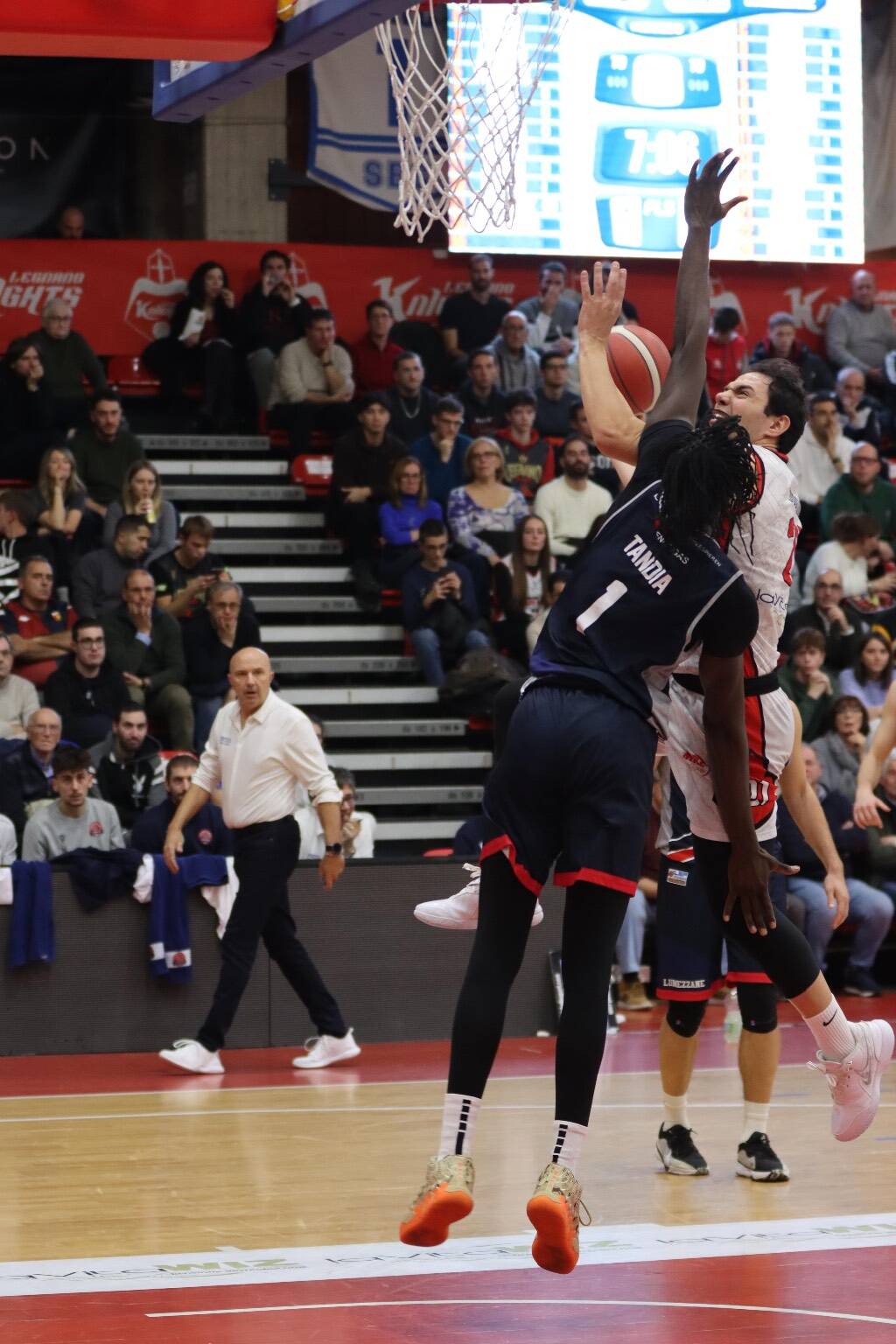 La sfida tra Legnano e Lumezzane nelle foto di Viola Dimi 