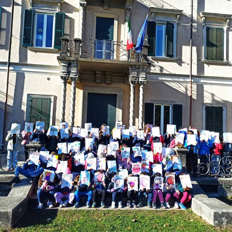 Le scuole dell'Istituto Comprensivo Campo dei Fiori marciano per i diritti