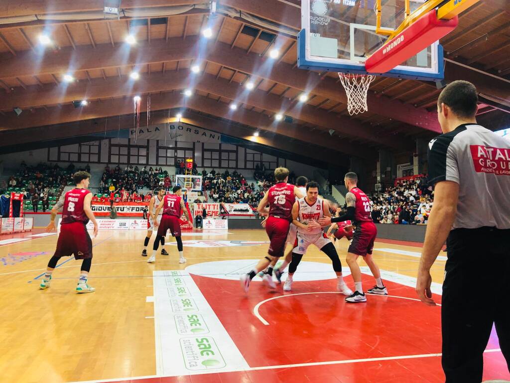 Legnano Basket sfida Omegna al Pala Borsani di Castellanza