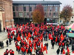 Sciopero generale in piazza San Magno a Legnano
