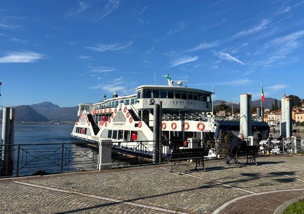 traghetto sempione laveno mombello navigazione laghi - foto pika
