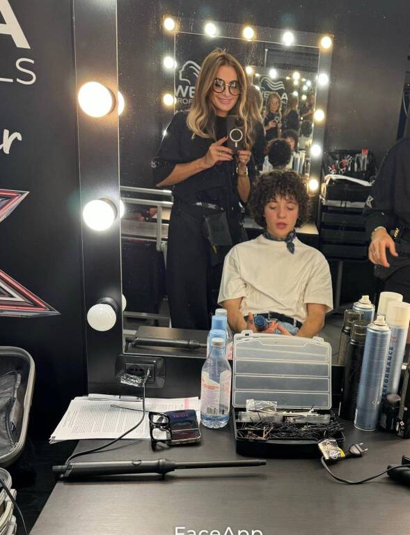 Una parrucchiera di Varese dietro le quinte di X Factor 2024