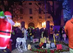 A Casciago si accende la magia del Natale tra canti e mercatino
