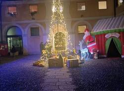 A Casciago si accende la magia del Natale tra canti e mercatino