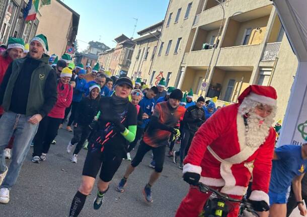 La corsa dei Babbi Natali della contrada Sant’Ambrogio