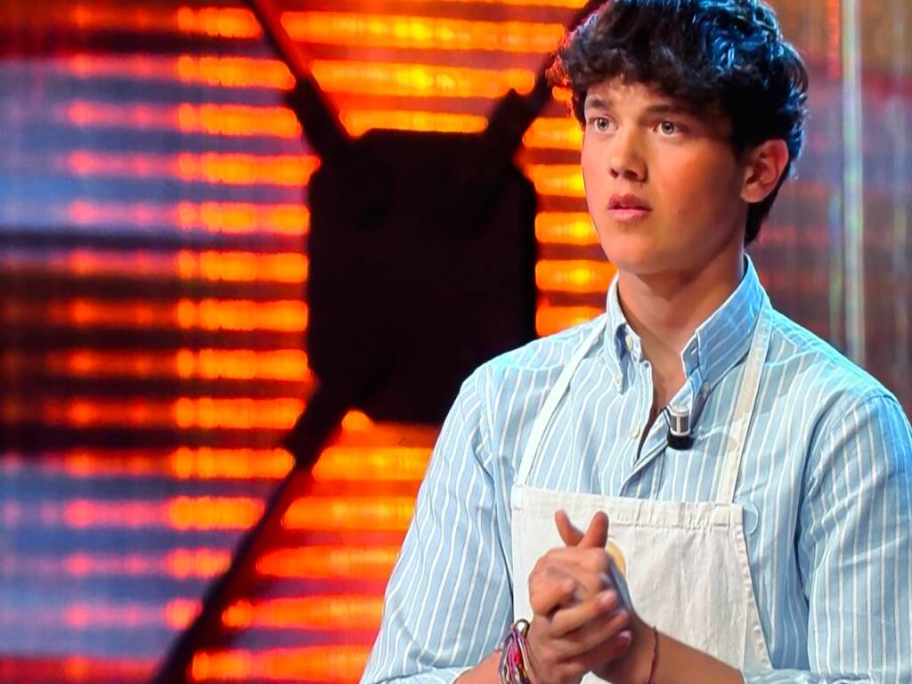 Grembiule grigio per Ludovico di busto, tra bruscitt e asparagi di Cantello