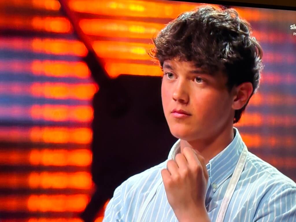 Grembiule grigio per Ludovico di busto, tra bruscitt e asparagi di Cantello