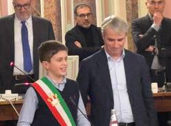 Il sindaco dei ragazzi leonardo apre il consiglio comunale di Varese del bilancio