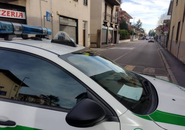 Incidente a Canegrate furgone contro pattuglia
