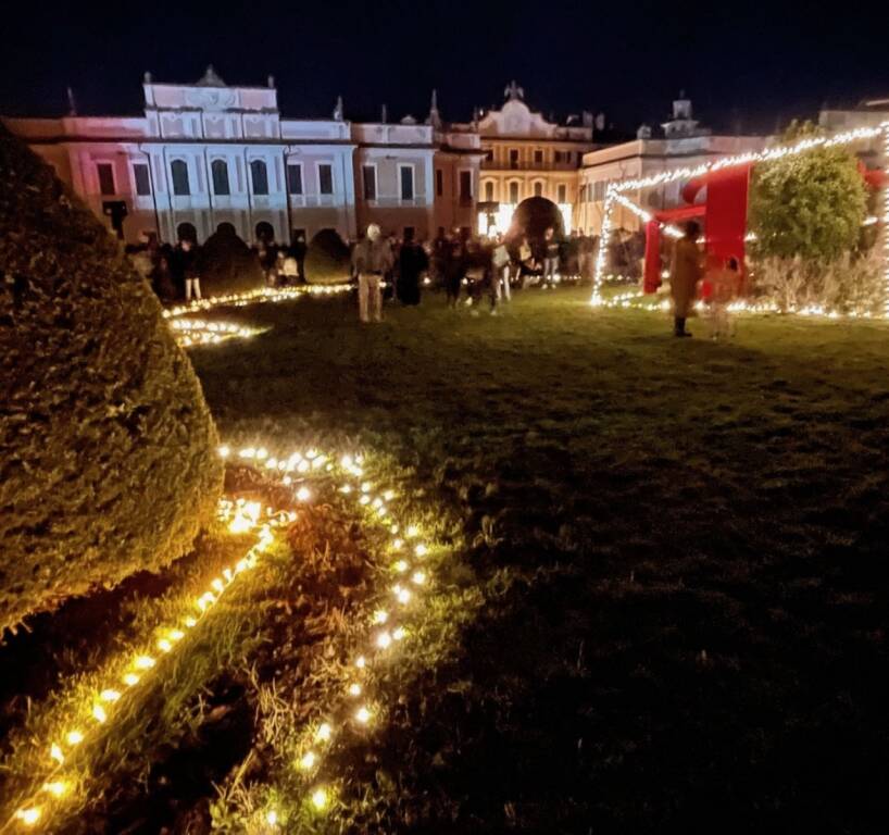 L'accensione delle luci ai Giardini Estensi