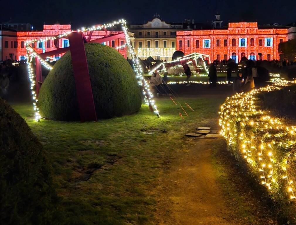 L'accensione delle luci ai Giardini Estensi