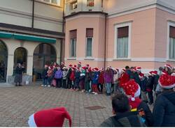 Le voci dei bambini accendono la magia del Natale a Sant’Ambrogio