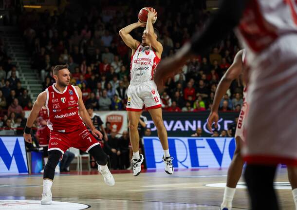 Openjobmetis Varese – EA7 Armani Milano: le foto della partita