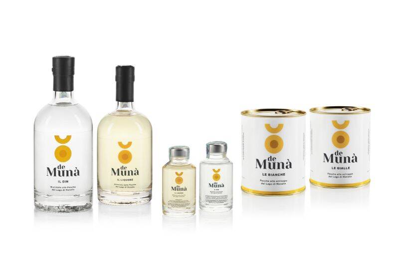 Pesche sciroppate e i liquori artigianali firmati De Munà