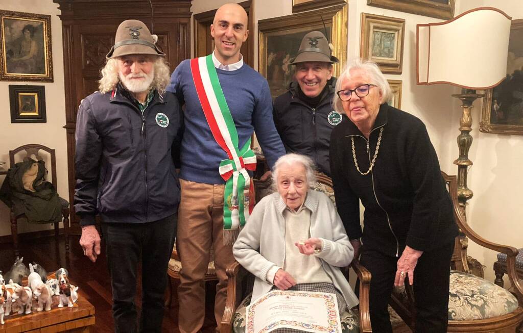 Porto Ceresio - Consegnati il Cigno d'oro 2024 e le borse di studio