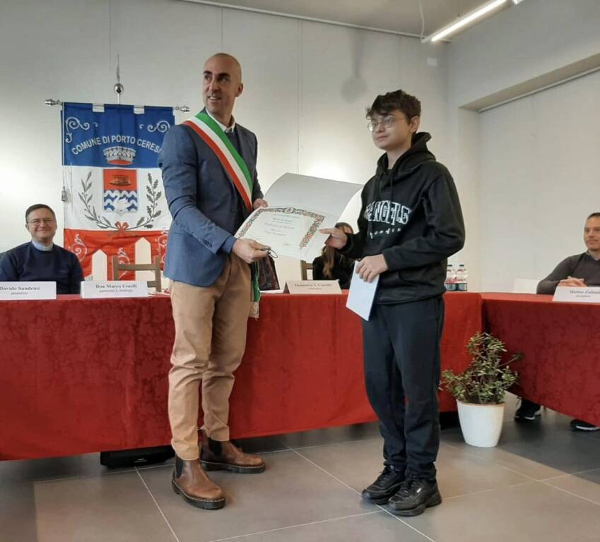 Porto Ceresio - Consegnati il Cigno d'oro 2024 e le borse di studio