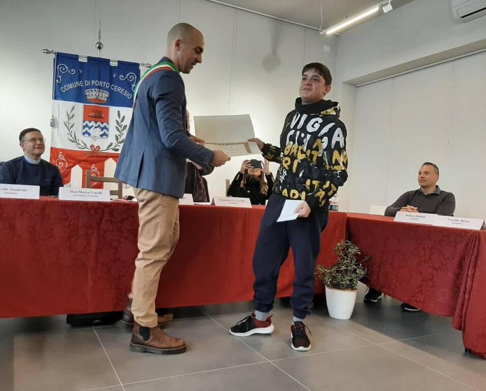 Porto Ceresio - Consegnati il Cigno d'oro 2024 e le borse di studio