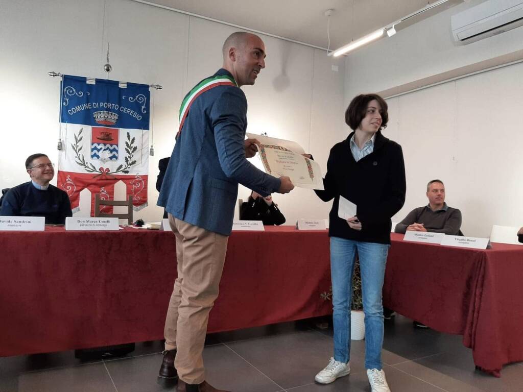 Porto Ceresio - Consegnati il Cigno d'oro 2024 e le borse di studio