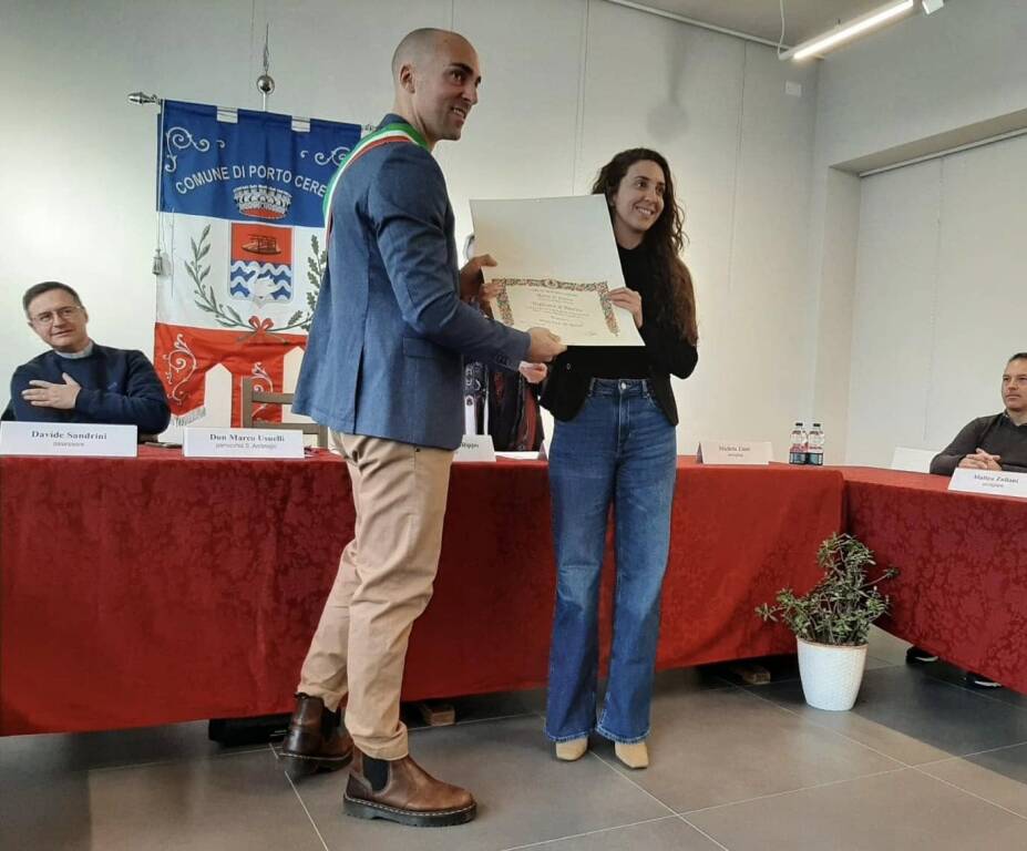 Porto Ceresio - Consegnati il Cigno d'oro 2024 e le borse di studio