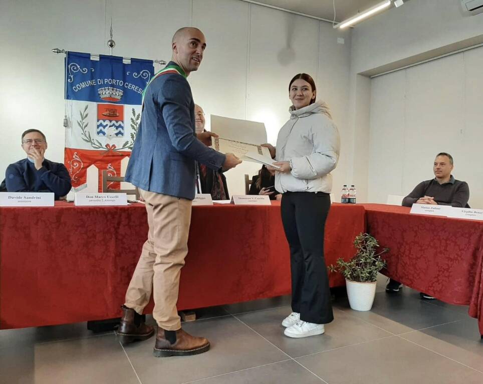 Porto Ceresio - Consegnati il Cigno d'oro 2024 e le borse di studio