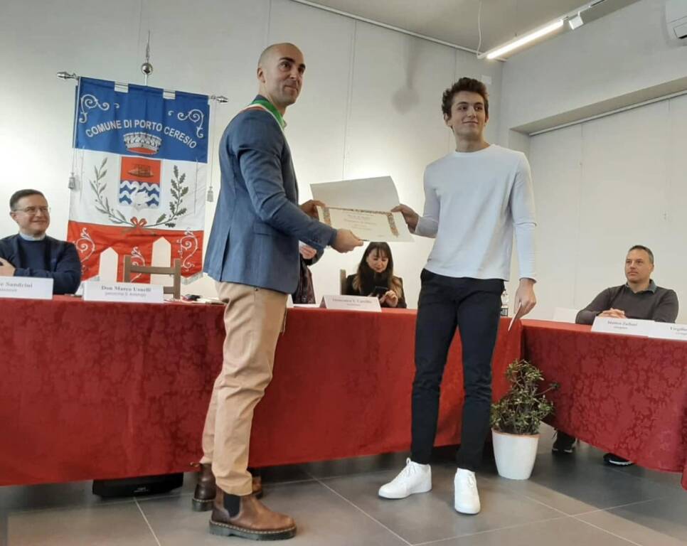 Porto Ceresio - Consegnati il Cigno d'oro 2024 e le borse di studio