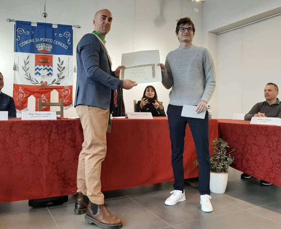 Porto Ceresio - Consegnati il Cigno d'oro 2024 e le borse di studio